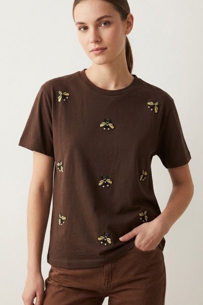 Arı Nakışlı Basic T-Shirt