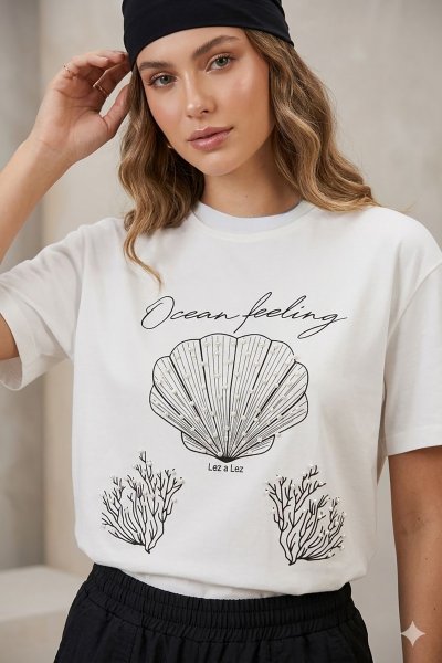 Deniz Kabuğu Baskılı Taş Detaylı T-Shirt