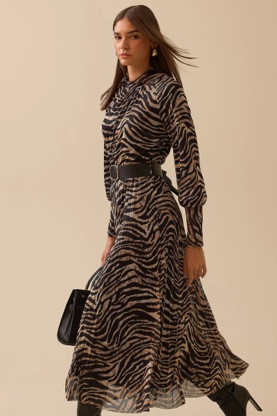 zebra desenli kemerli elbise